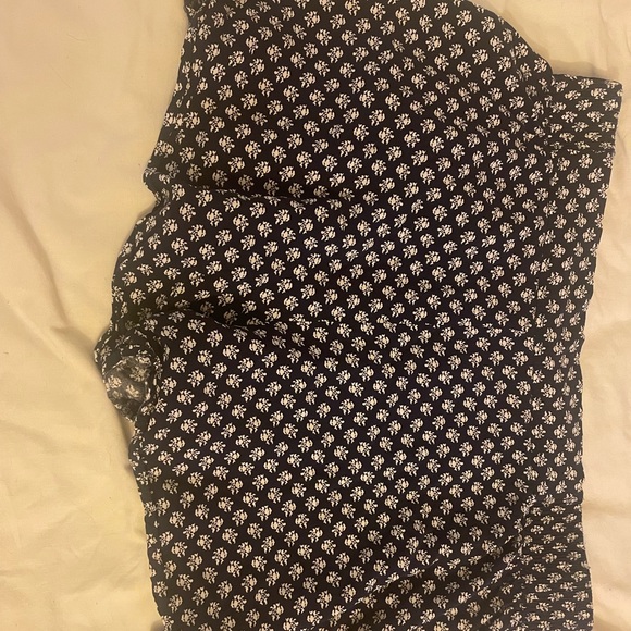 SHORTS - Picture 4 of 5